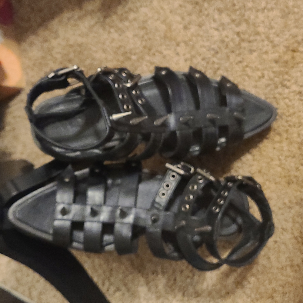 Shoes - Picture 3 of 7
